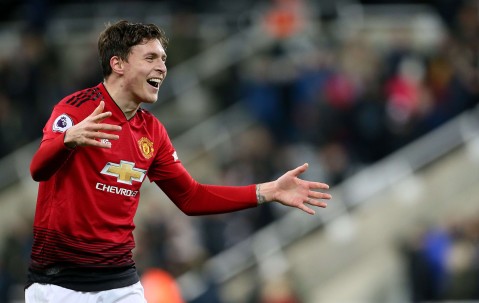 九游体育直播 - Doinb赛事官方发布关键助攻新规，曼联争议不断！