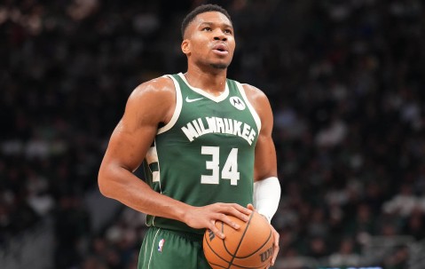 九游体育在线 - 穆雷巅峰对决，字母哥与40激战独行侠分钟，精彩发挥胜负难料！